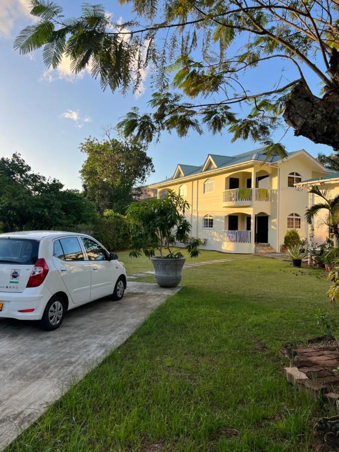 Flower Garden Self-Catering Apartments Beau Vallon  Exterior photo