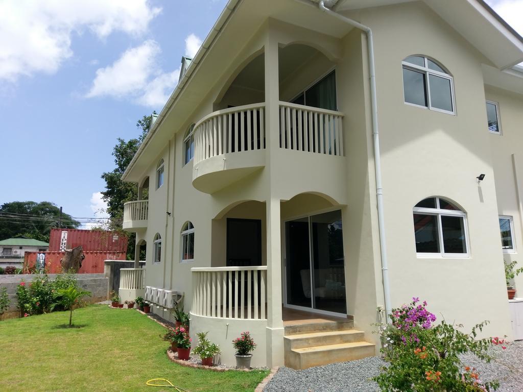 Flower Garden Self-Catering Apartments Beau Vallon  Exterior photo