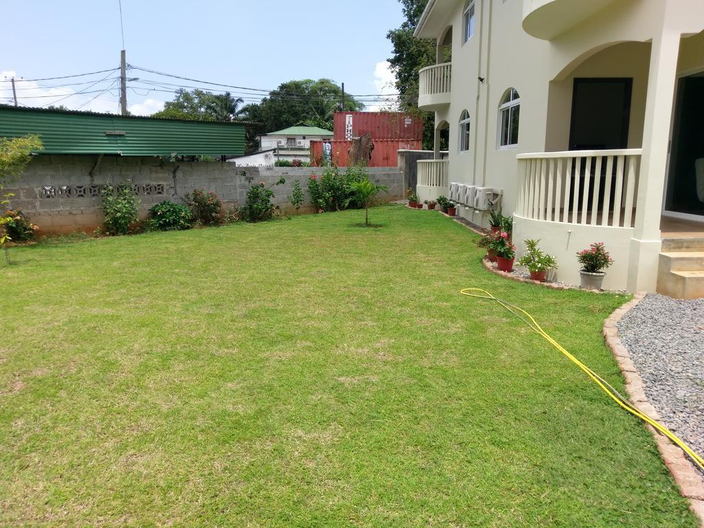 Flower Garden Self-Catering Apartments Beau Vallon  Exterior photo