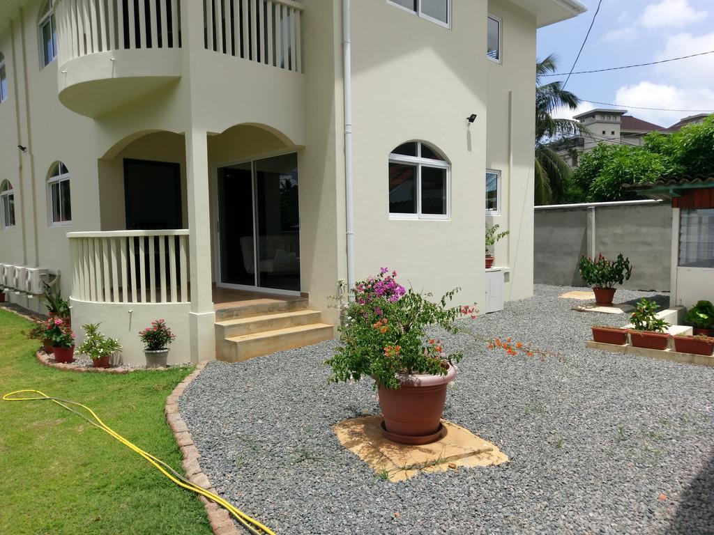 Flower Garden Self-Catering Apartments Beau Vallon  Exterior photo