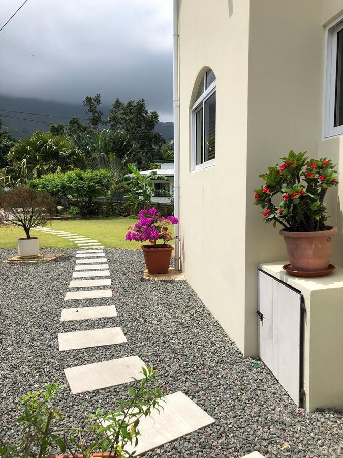 Flower Garden Self-Catering Apartments Beau Vallon  Exterior photo