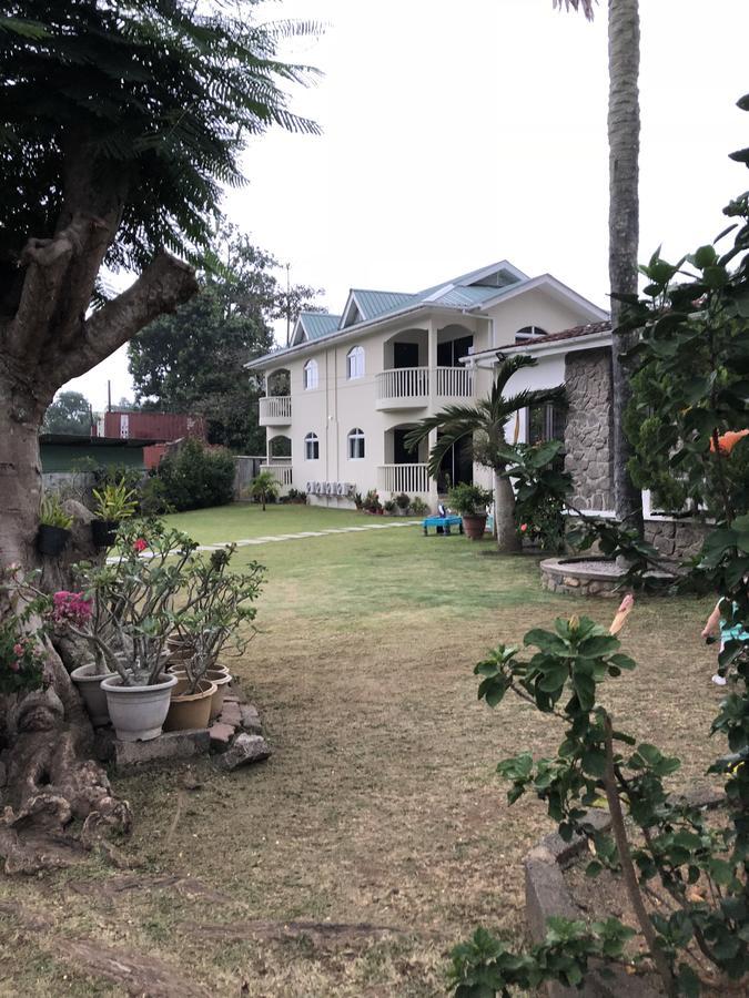 Flower Garden Self-Catering Apartments Beau Vallon  Exterior photo